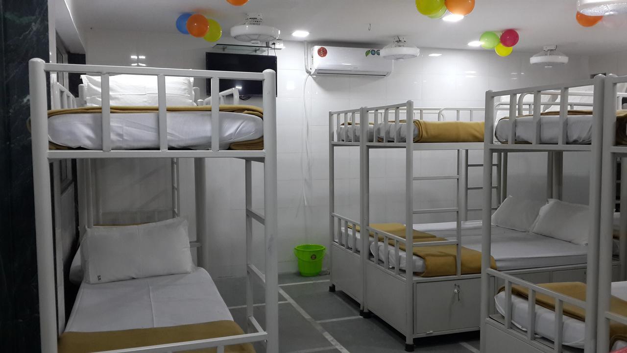 Star Dormitory Мумбаи Экстерьер фото