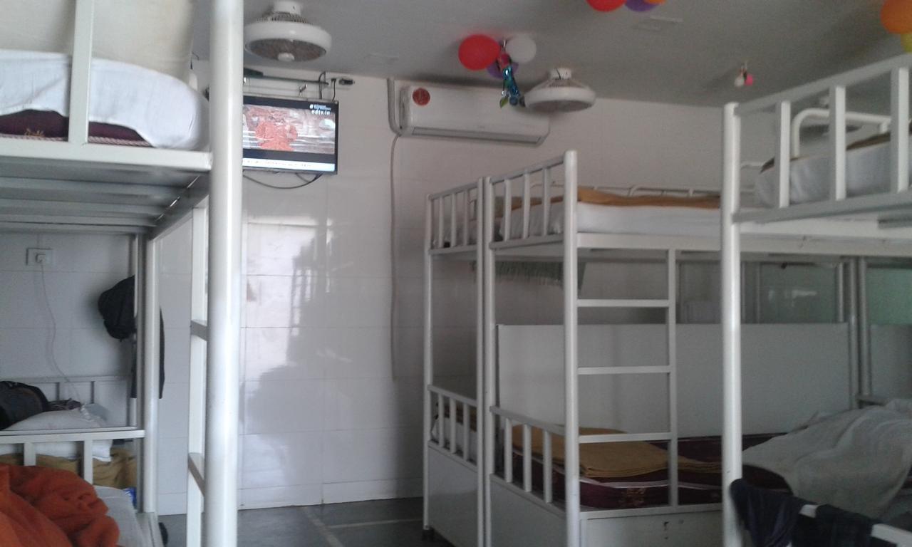 Star Dormitory Мумбаи Экстерьер фото