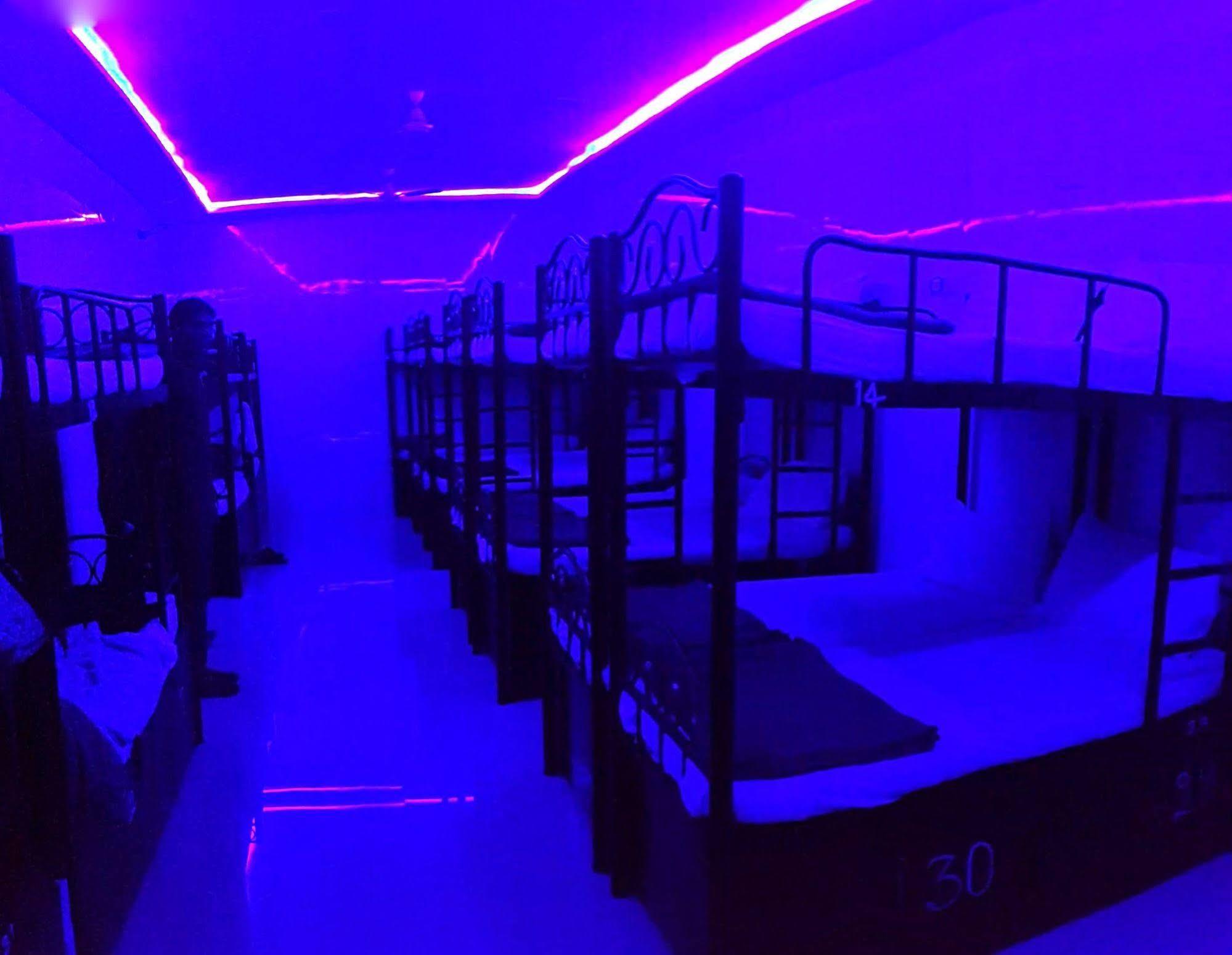 Star Dormitory Мумбаи Экстерьер фото