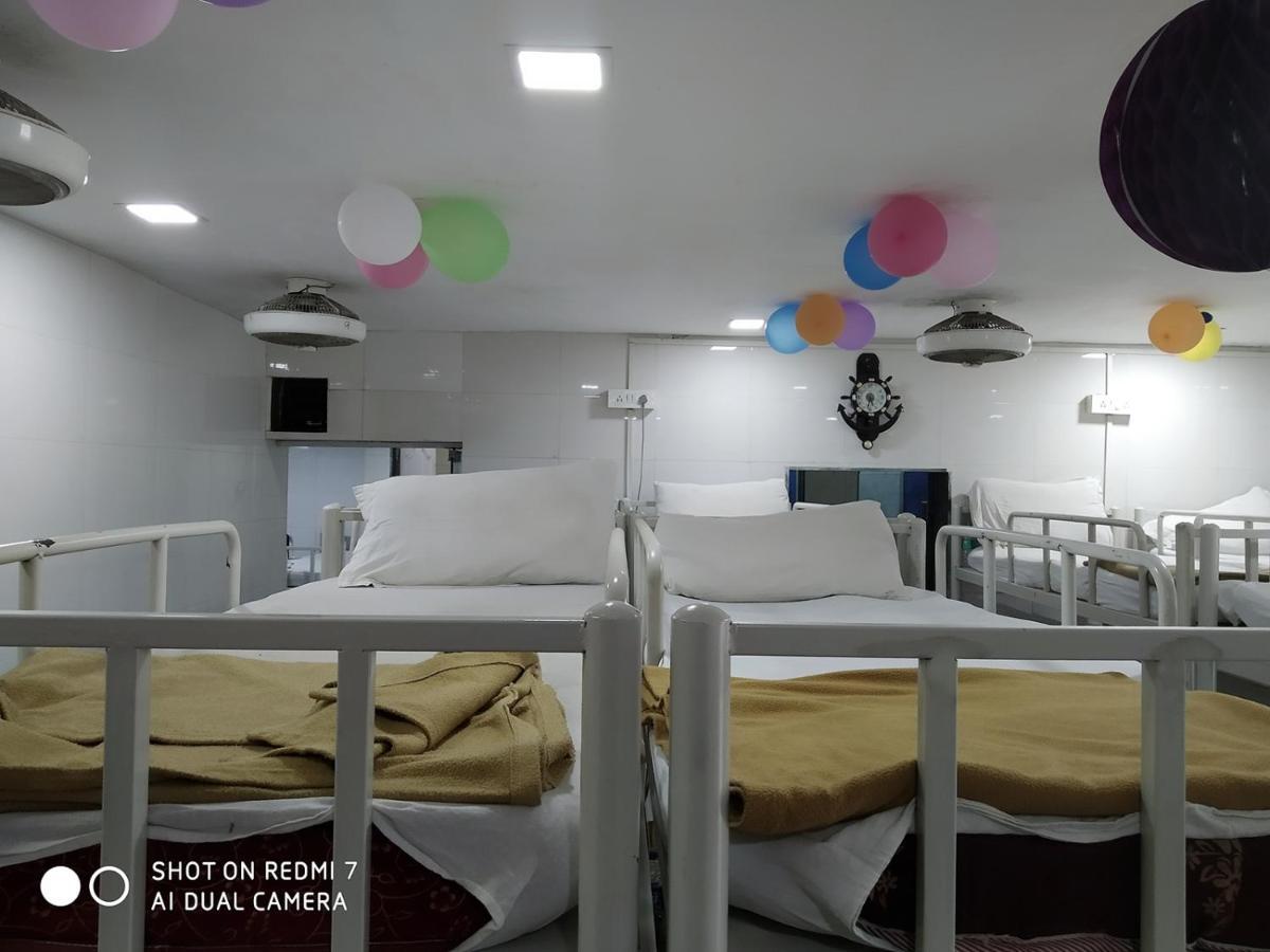 Star Dormitory Мумбаи Экстерьер фото
