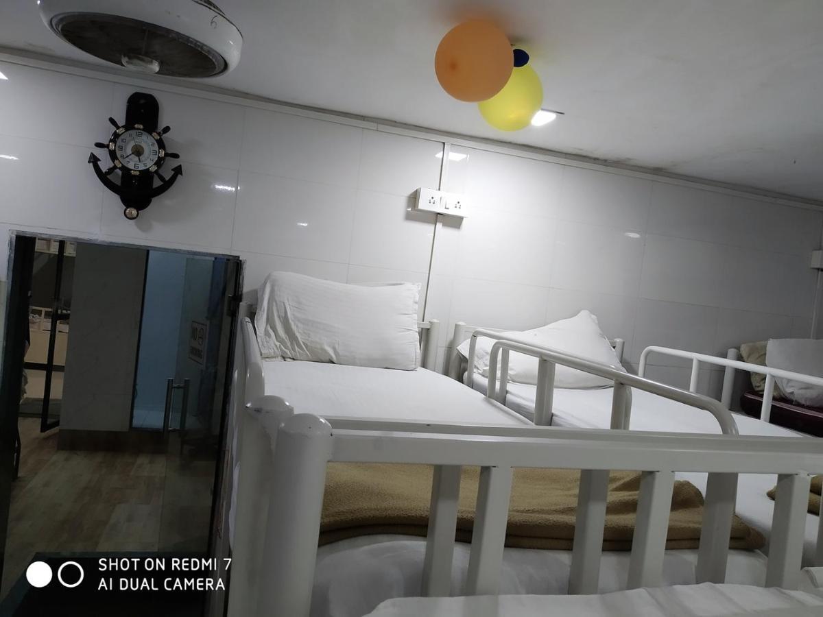Star Dormitory Мумбаи Экстерьер фото