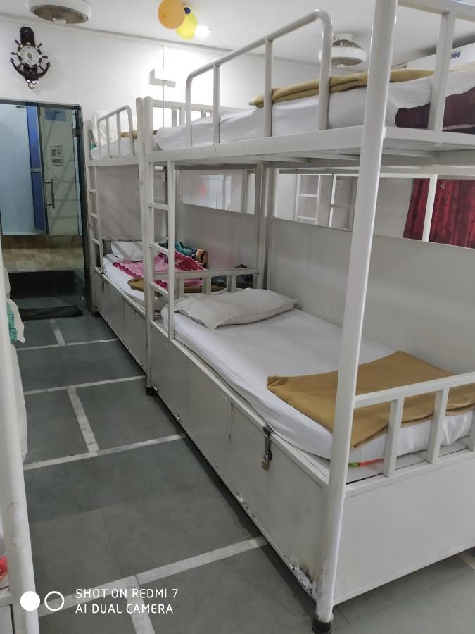Star Dormitory Мумбаи Экстерьер фото