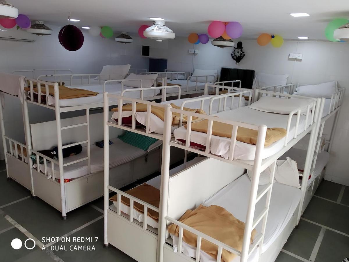 Star Dormitory Мумбаи Экстерьер фото